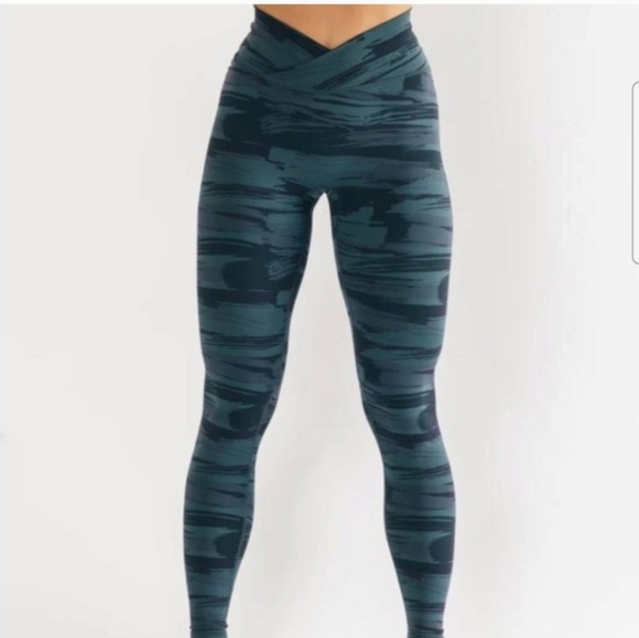 Alphalete Pants - Alphalete Surface Power Legging Size Small